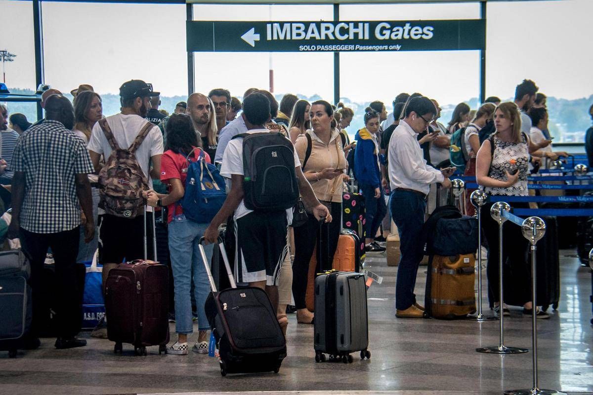 Ue, cambiano le regole alle frontiere: da oggi al via nuovo sistema di controllo Ees, cos'è e come funziona - 