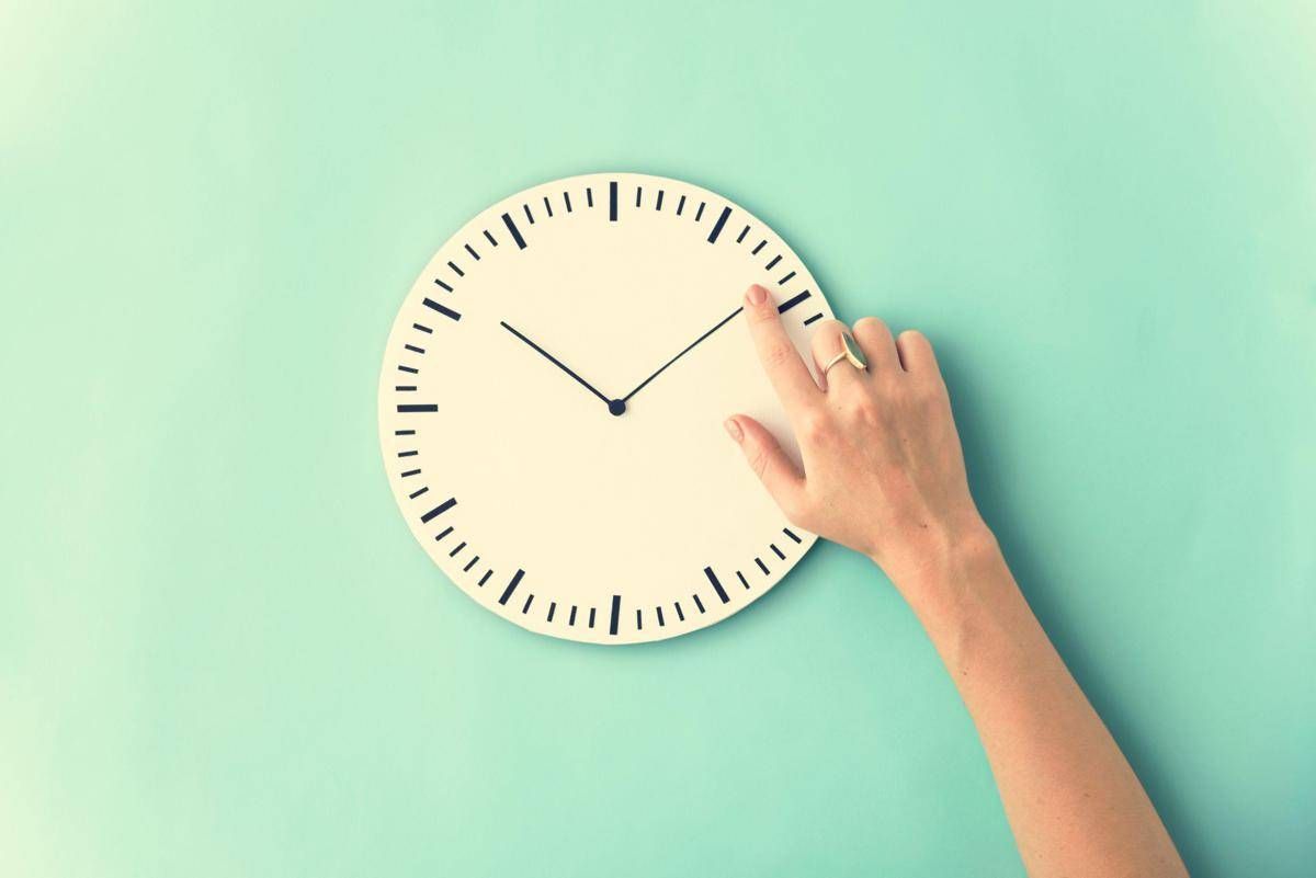 Ora solare, effetto-fuso sull'orologio biologico: quali cibi scegliere e quando mangiare -