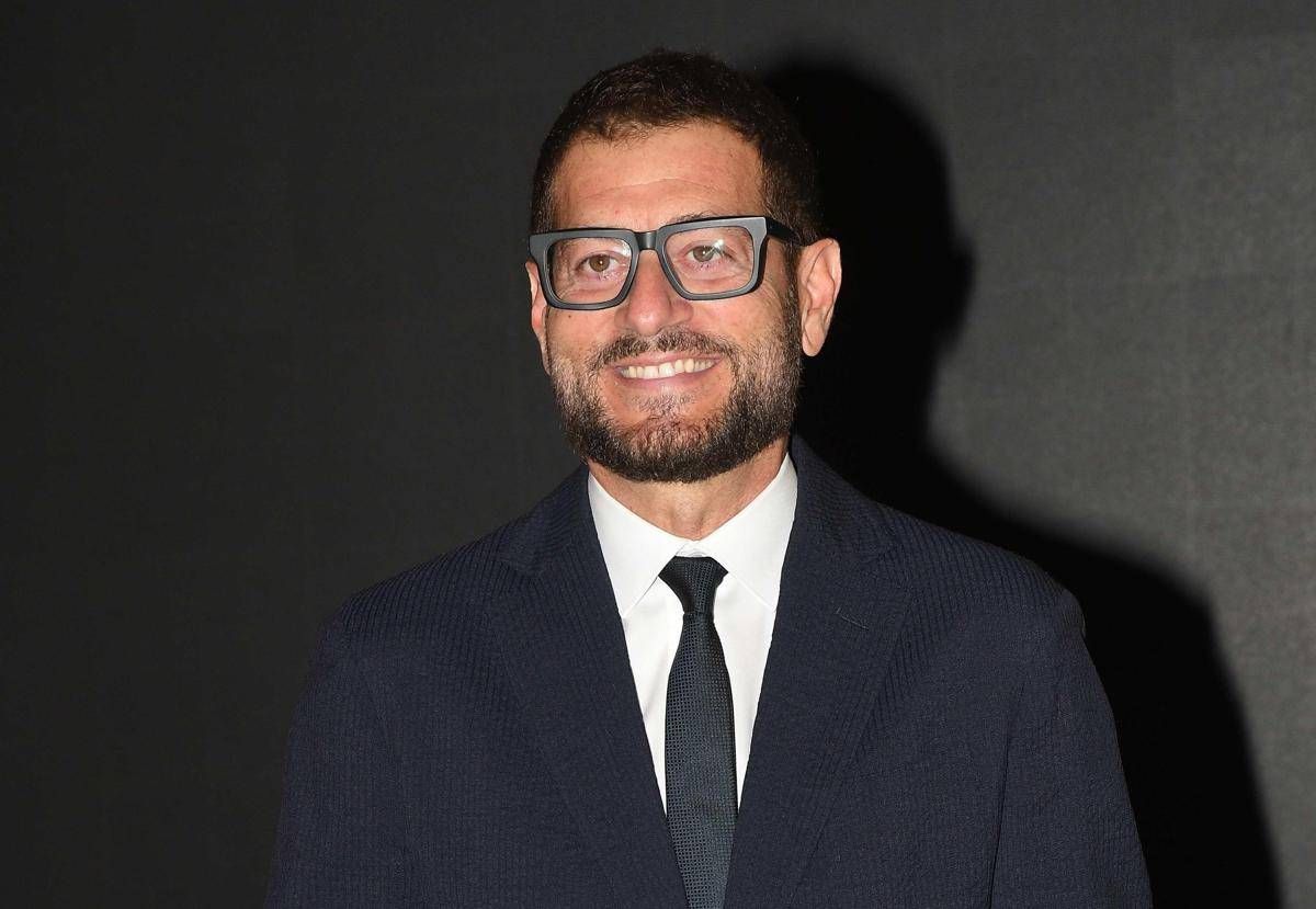 Sanremo, la gag di Enrico Papi: invia la candidatura come nuovo direttore artistico -