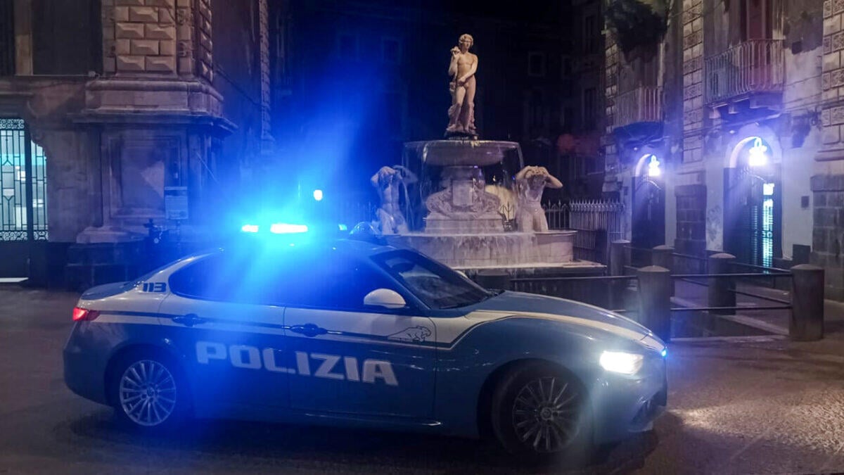 Fermato per un bancomat rubato | La reazione shock del pregiudicato a Catania che ha sorpreso la Polizia! -