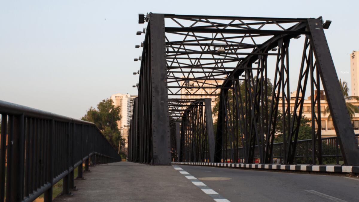 Due poliziotti salvano un giovane dal ponte | La verità dietro l'eroismo quotidiano che sorprende! - 