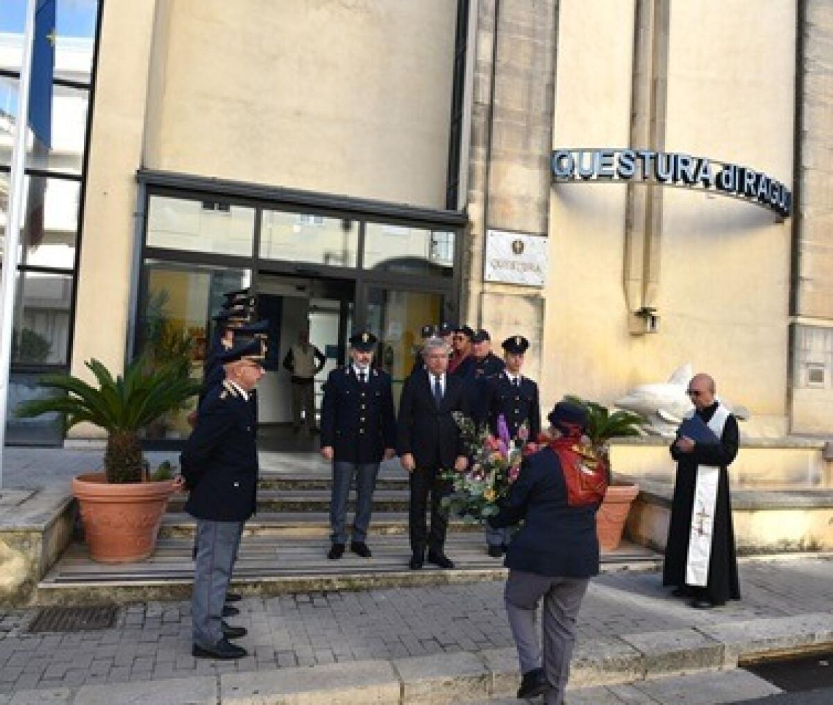 Polizia di Ragusa commemora eroi caduti | Scopri la cerimonia che ha toccato i cuori di tutti! - 