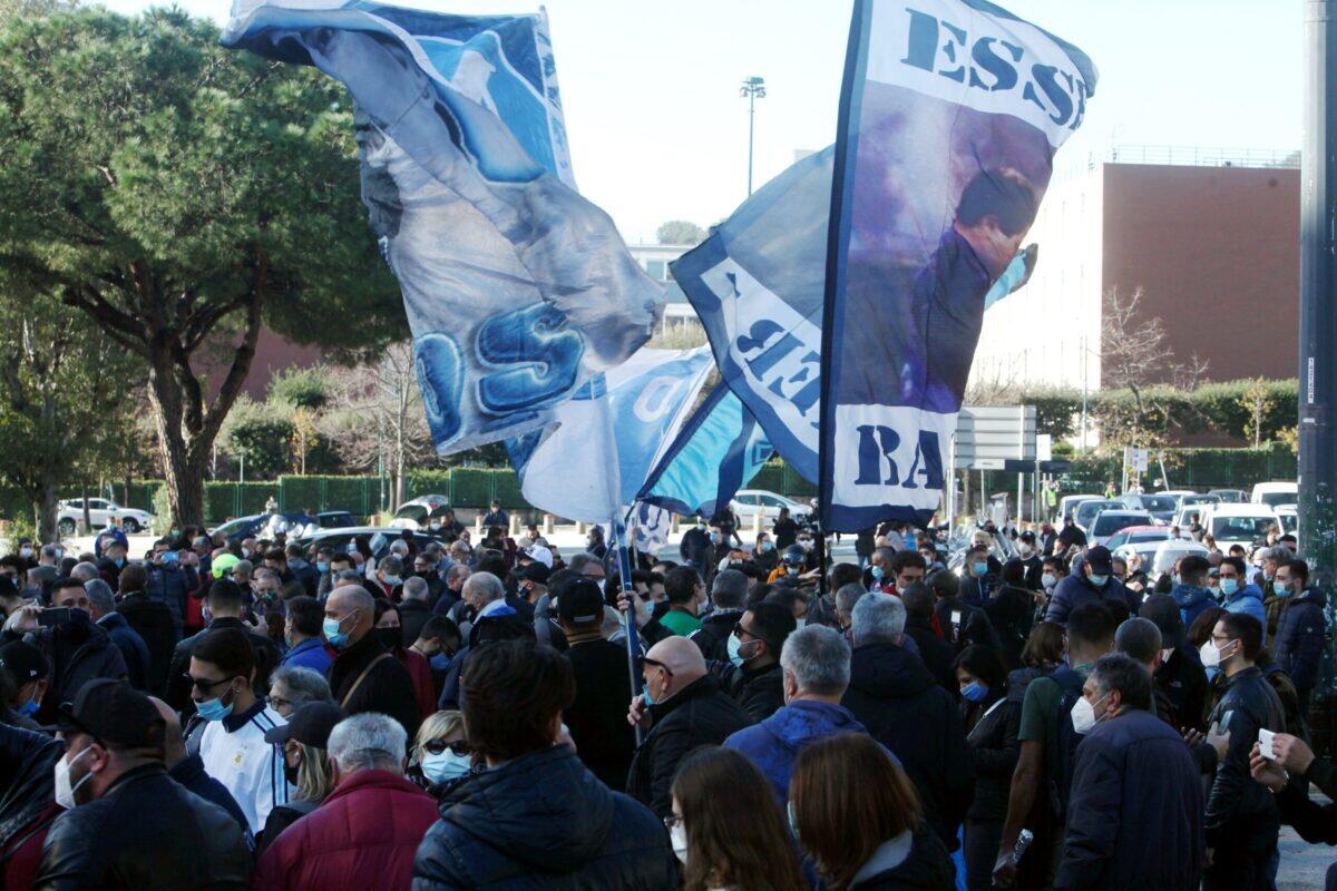 Arrestati 180 tifosi del Napoli in Olanda | Cosa nasconde la vera ragione di questi fermi? -