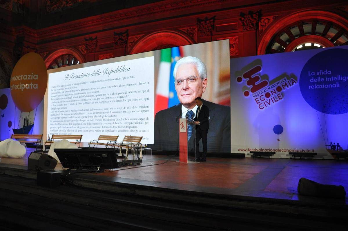 Mattarella: "Bene comune non è di maggioranza ma interpella cittadini, famiglie, imprese" - 