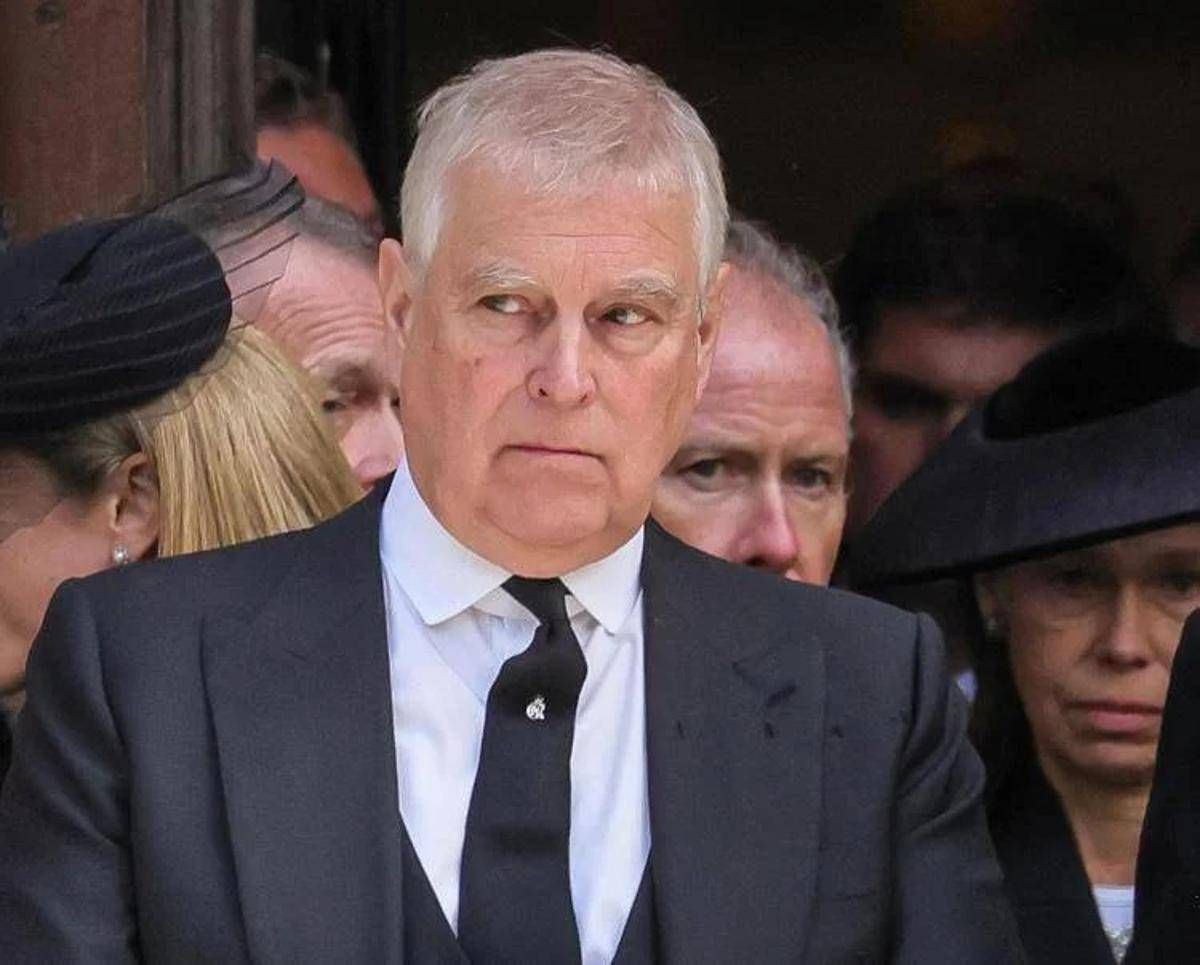 "Andrea perde il titolo di principe e lascerà il Royal Lodge", l'annuncio di Buckingham Palace -