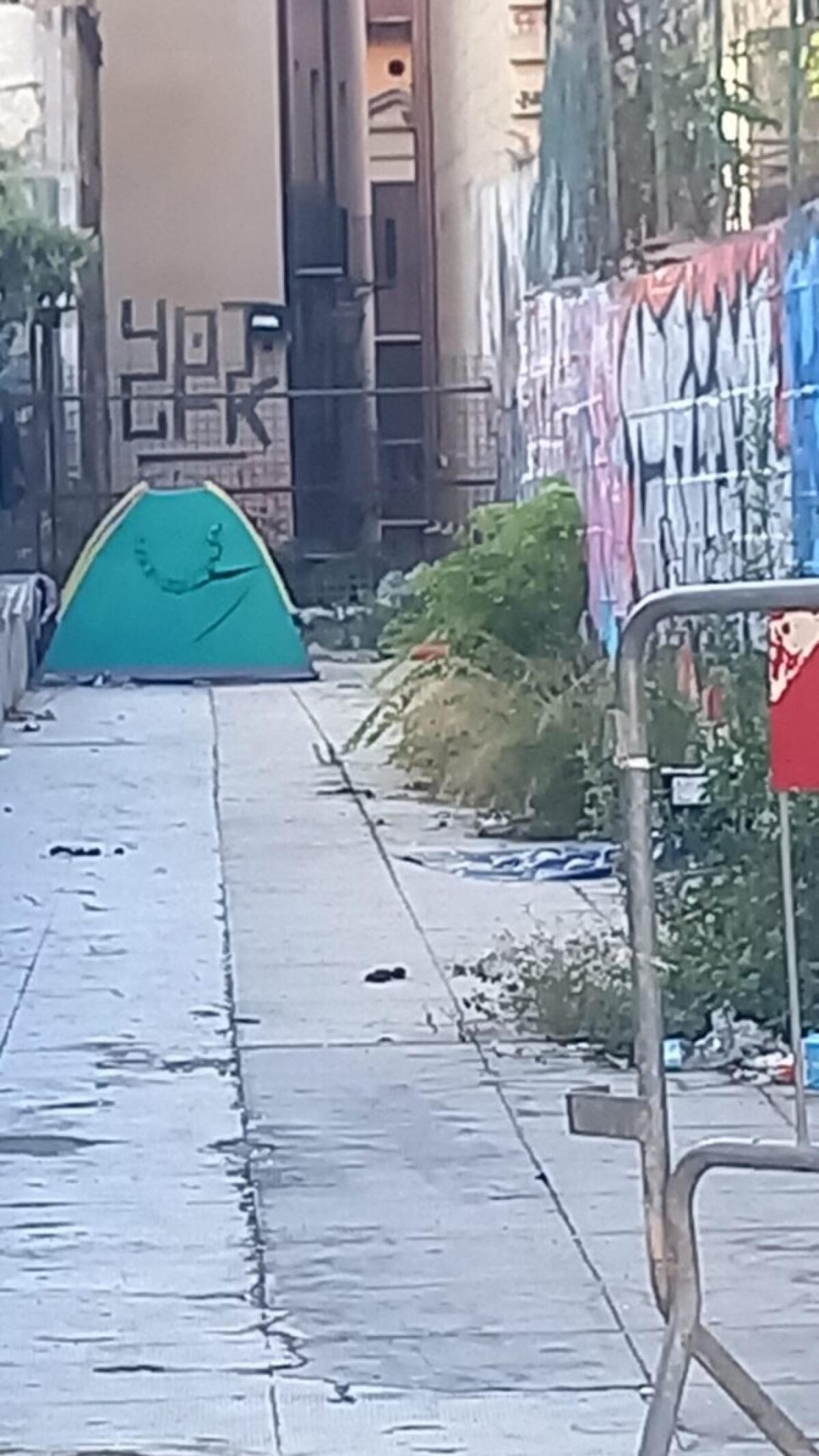 Rifiuti e pericoli a Palermo | Cosa non ti dicono sulle scuole dei tuoi figli! -
