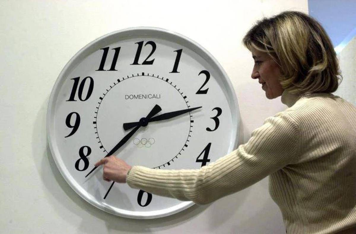 Stanotte torna l'ora solare e si dorme un'ora in più - 