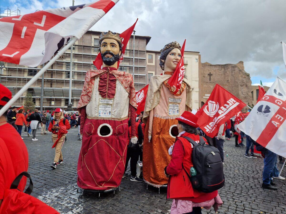 Donne in testa al corteo | Riuscirà la Cgil a cambiare davvero il futuro dei salari? -