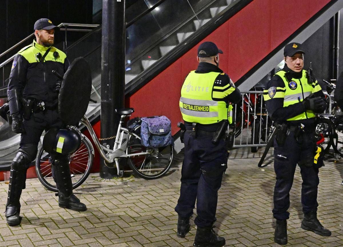 Champions League, media: "Circa 180 tifosi del Napoli fermati a Eindhoven" -