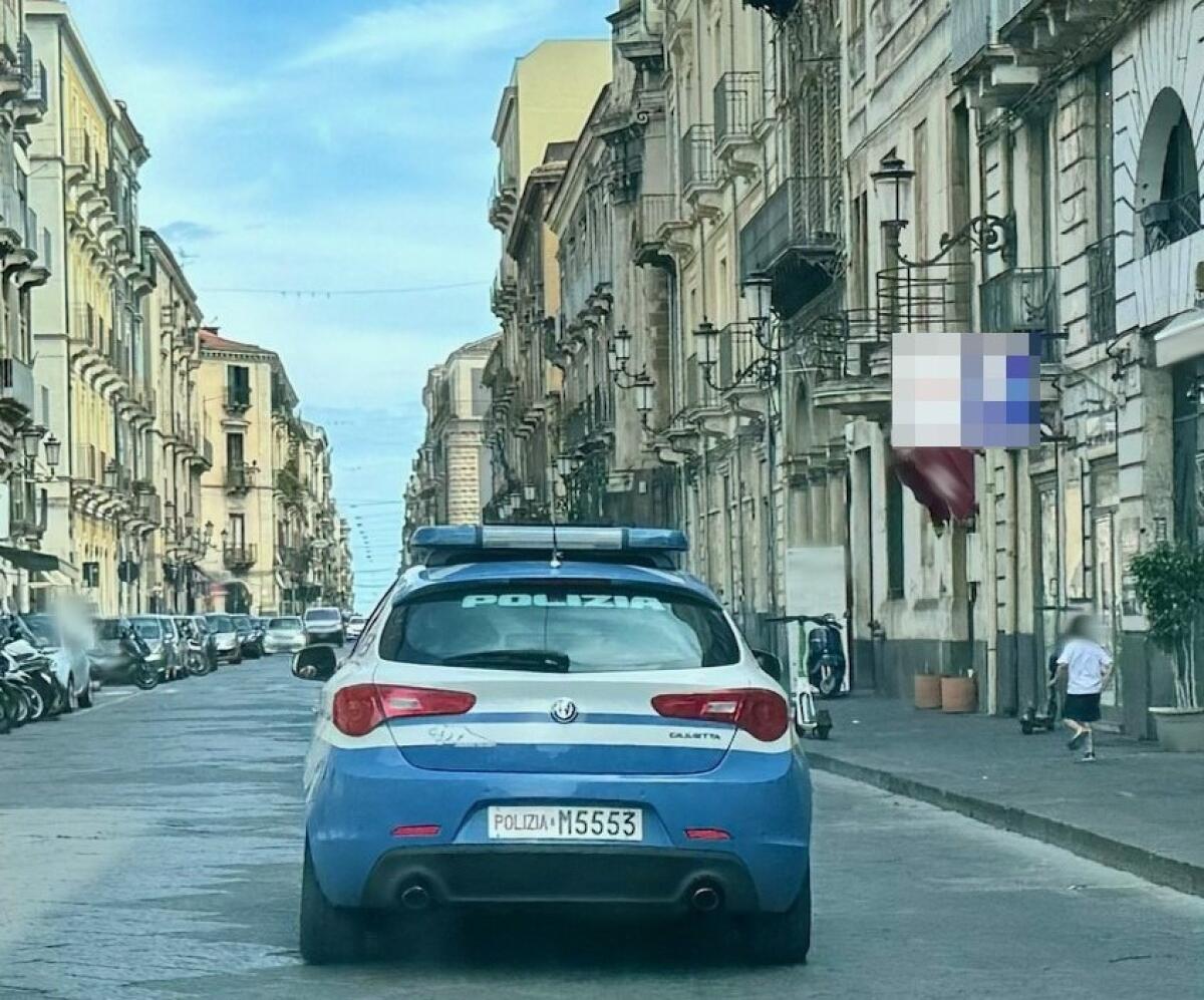 Evaso dalla sua casa: Catania vive il colpo di scena della polizia che sorprende il sospetto! -
