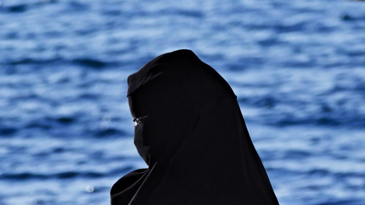 Divieto di burqa e carcere per i certificati di verginità | È davvero giusto combattere il fondamentalismo islamico così? - 