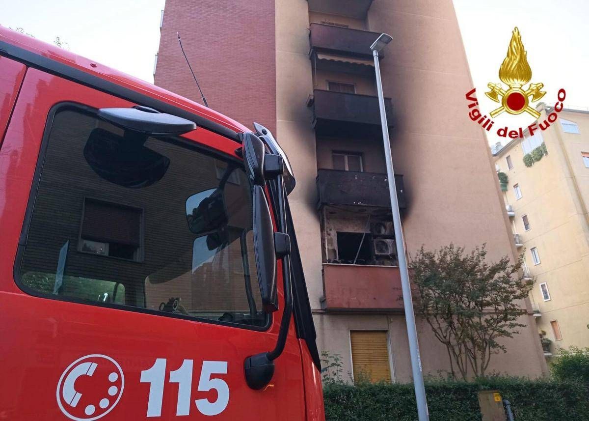 Milano, incendio in un appartamento a Cornaredo: tre morti -