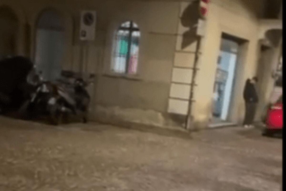 Inni fascisti in sede Fdi a Parma | Meloni si schiera o ignora l'imbarazzo? - 