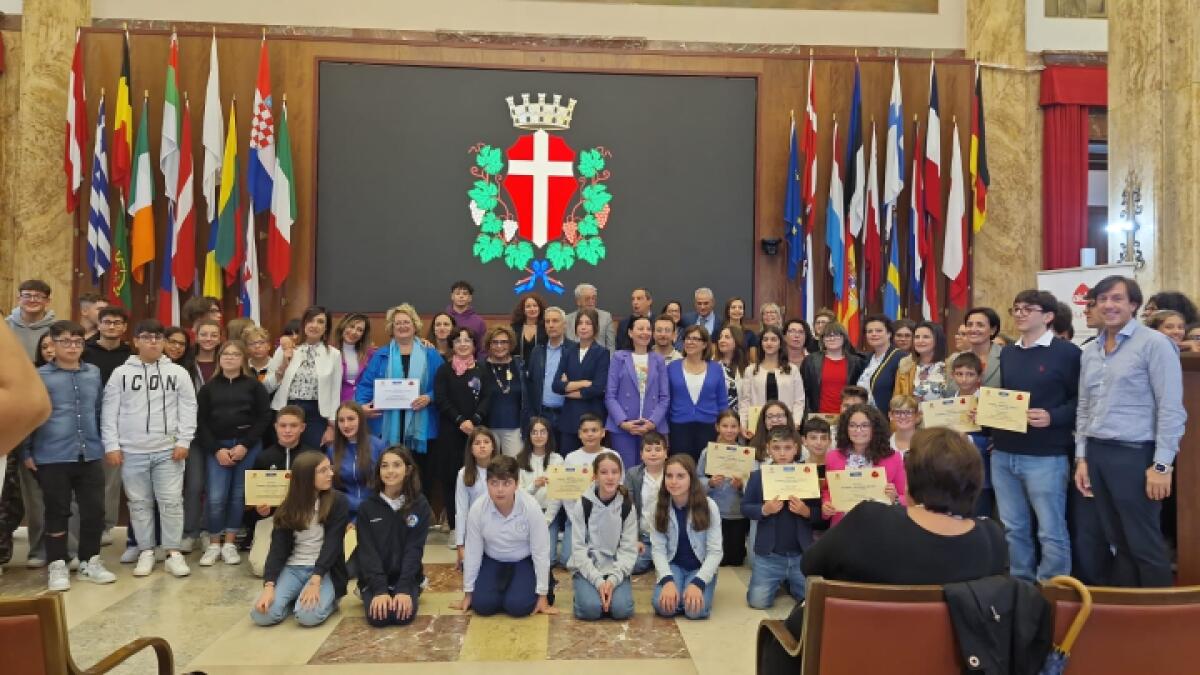 Cerimonia emozionante al Comune di Messina | Gli studenti dimostrano che la solidarietà può cambiare vite! - 
