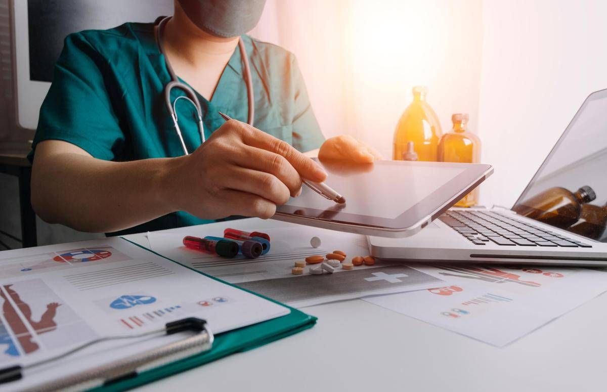 Il certificato medico sarà anche a distanza, ma niente Whatsapp per la visita -