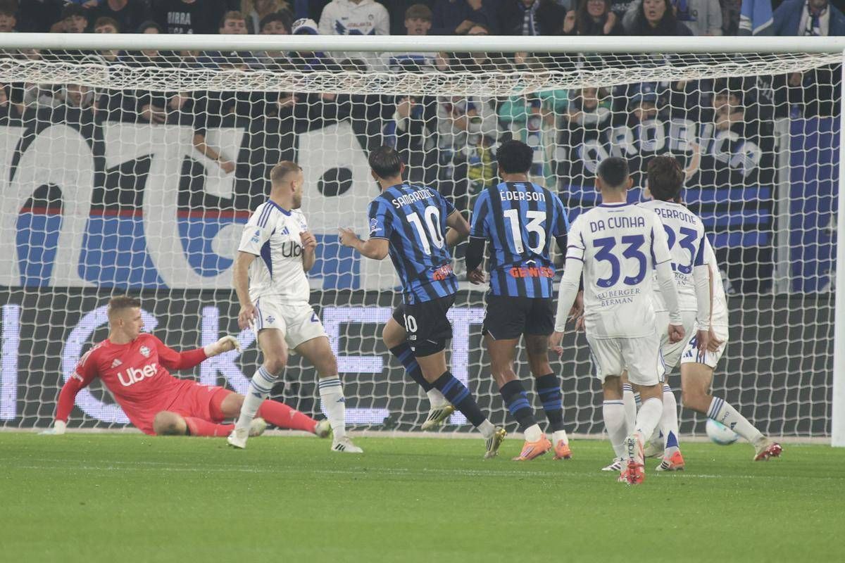 Atalanta-Como 1-1, Perrone risponde a Samardzic - 