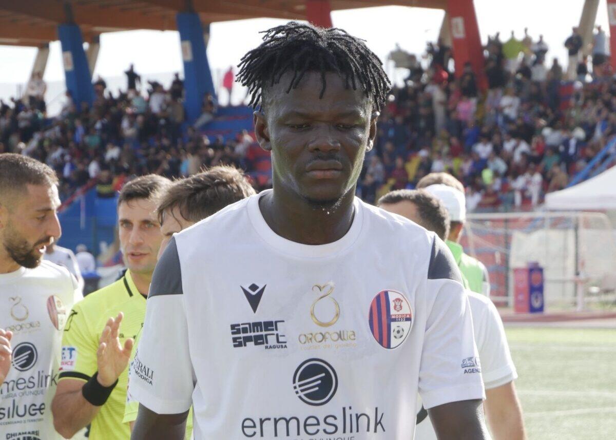 Mbaye lascia Modica calcio dopo solo pochi mesi | Cosa c'è dietro questa decisione inaspettata? - 