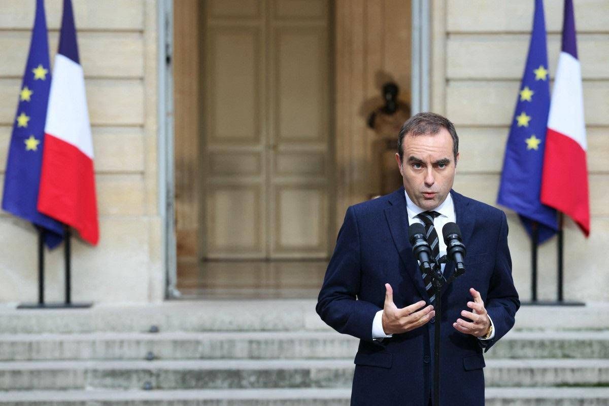 Francia, il primo ministro Lecornu si è dimesso - 