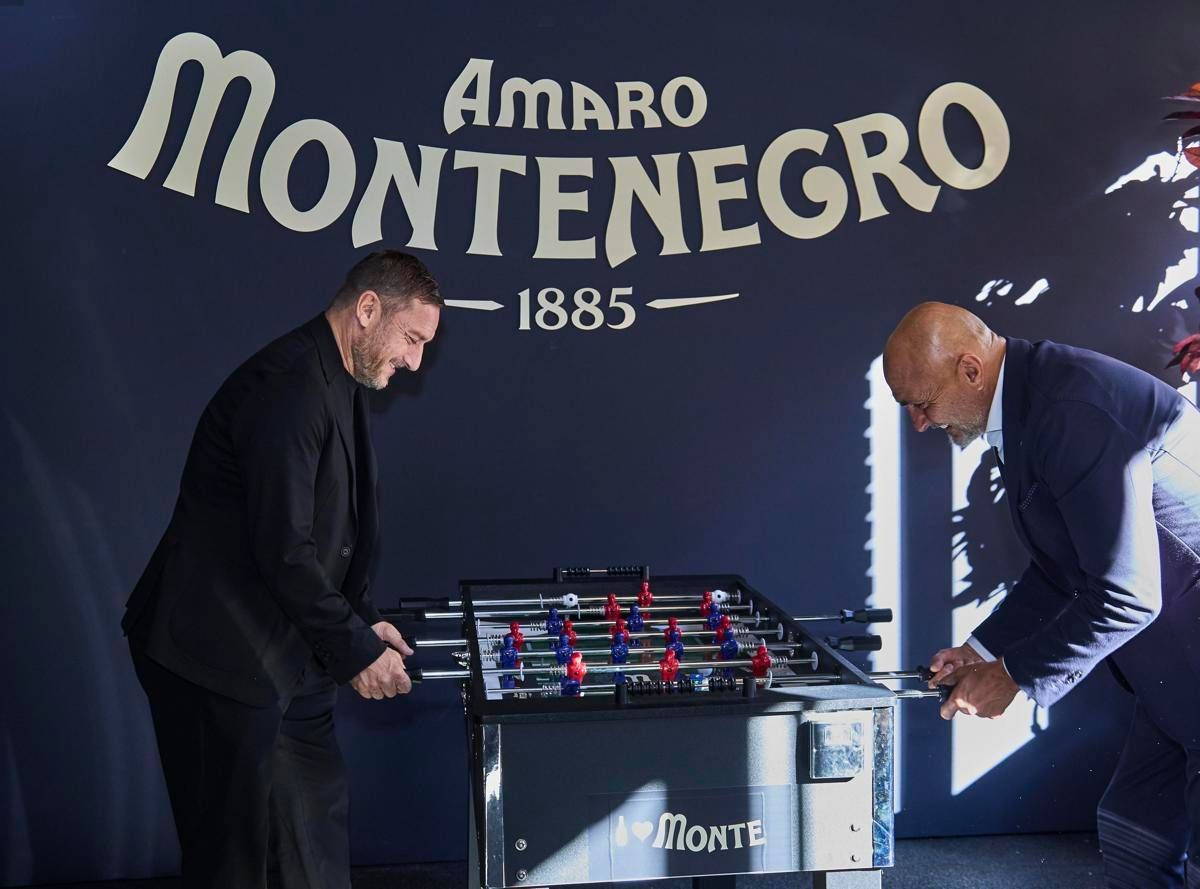 Amaro Montenegro celebra l'amicizia, Spalletti e Totti insieme nel nuovo spot -