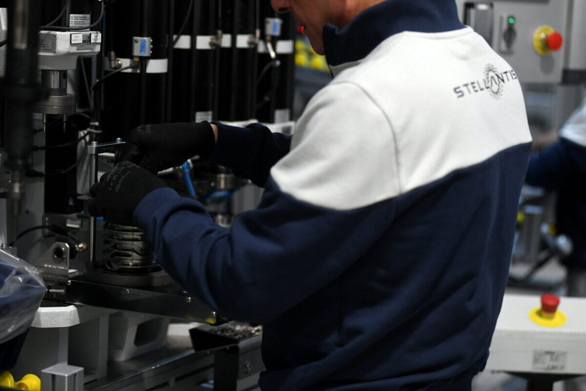 Stellantis investirà 13 miliardi negli Usa | Il colosso dell'auto ribalta le aspettative e crea 5.000 nuovi posti di lavoro! - 