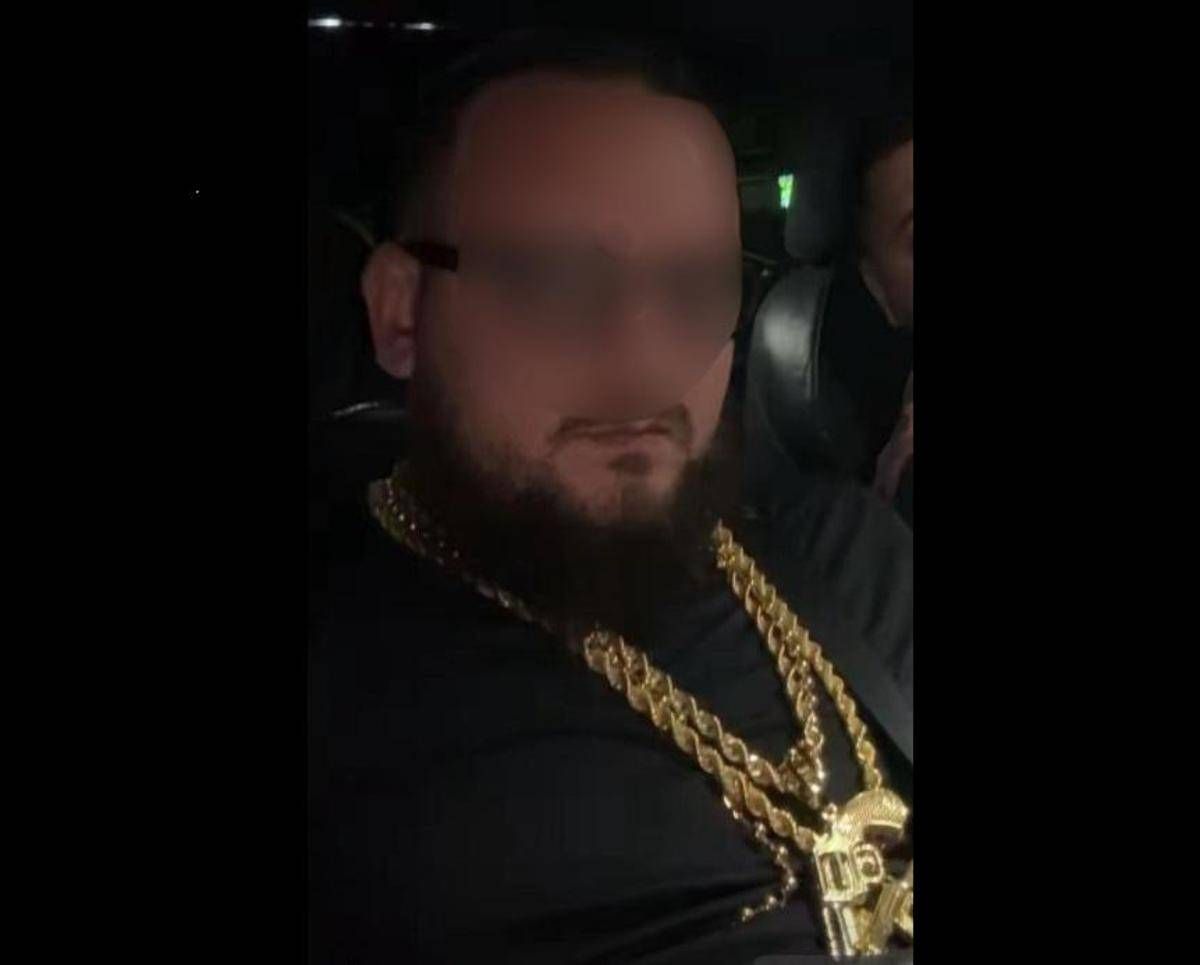 Catene d'oro, ciondoli con pistola, Totò Riina: i post social del presunto killer di Palermo - 