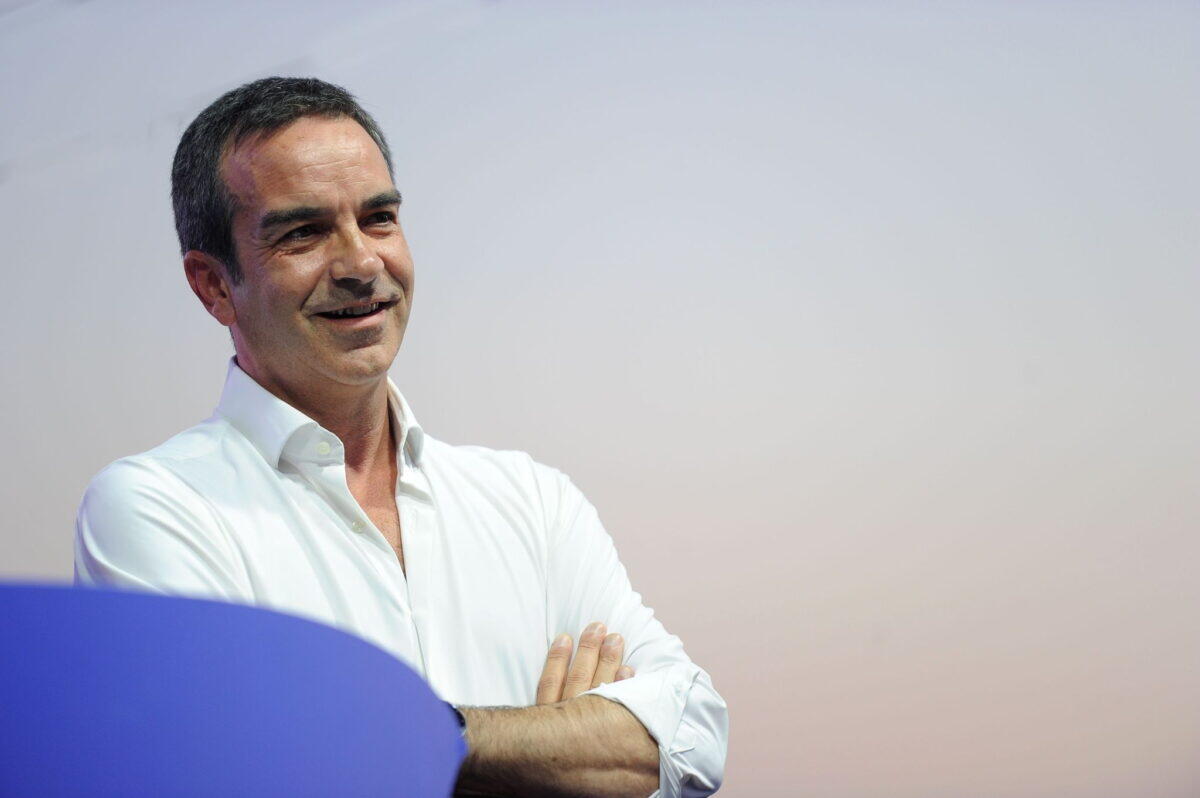 Roberto Occhiuto si dimette e torna a vincere | Il segreto di un governatore che cambia partito come una camicia! - 
