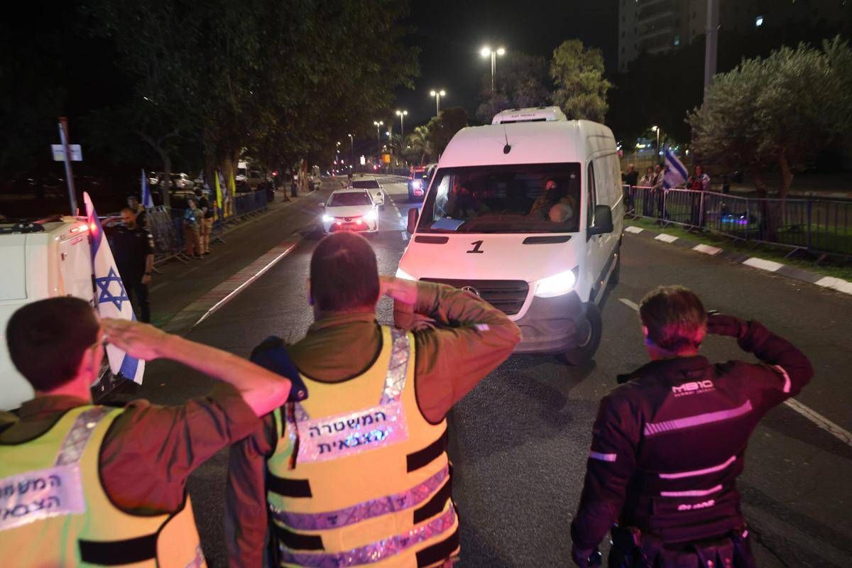 Israele e i dubbi su una messa in scena di Hamas, media: corpo restituito potrebbe non essere un ostaggio - 