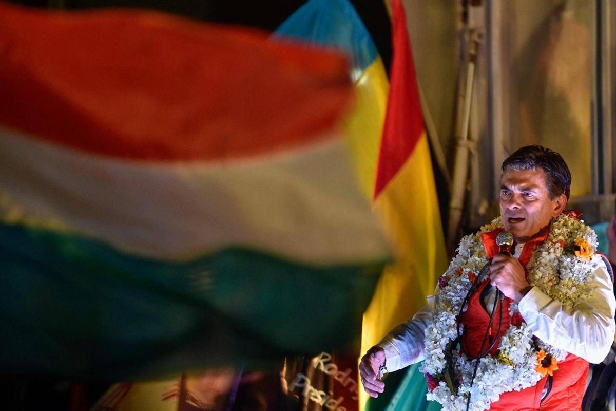 Bolivia, eletto presidente di centrodestra Paz: finiscono 20 anni di socialismo -
