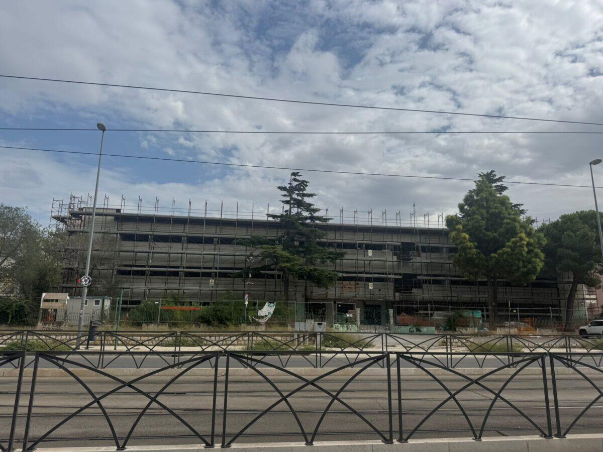 Palermo: un assessore celebra una scuola mai consegnata | La comunità scolastica contro la falsità ufficiale! - 