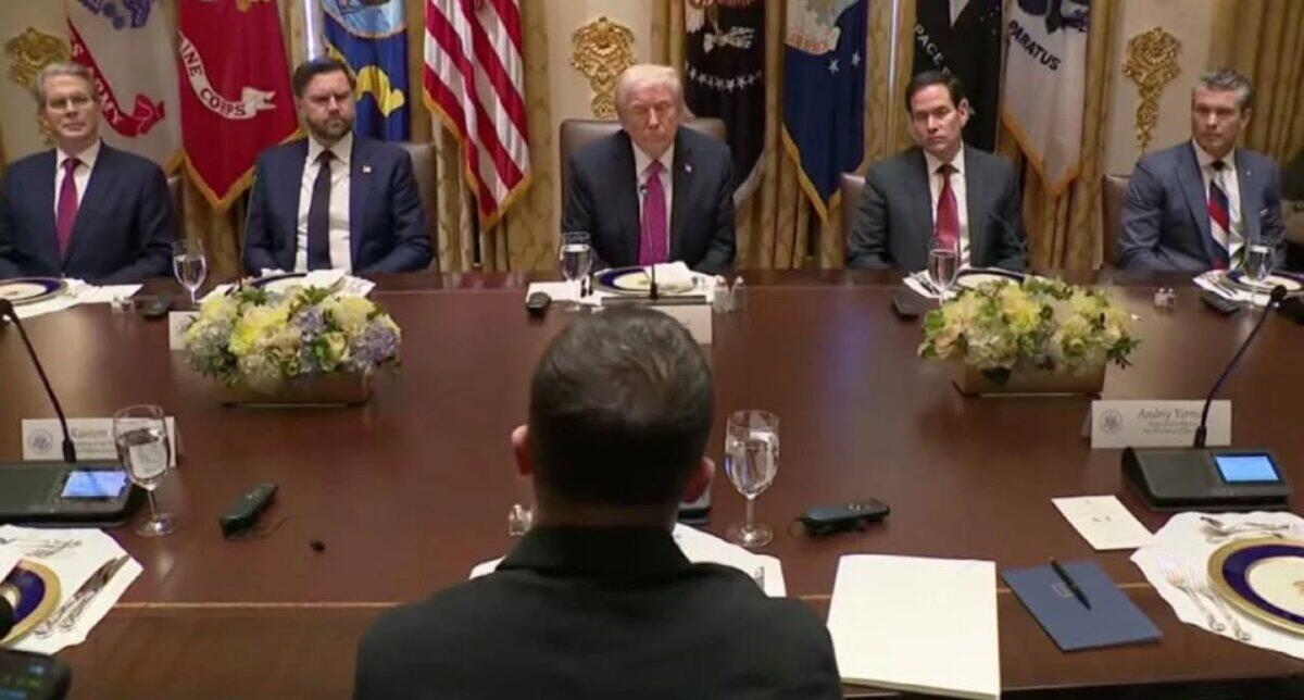 Trump minaccia Zelensky: accetta o la Russia DESTRUGGERĂ€ l'Ucraina | Sei pronto a schierarti contro questa strategia inquietante? -