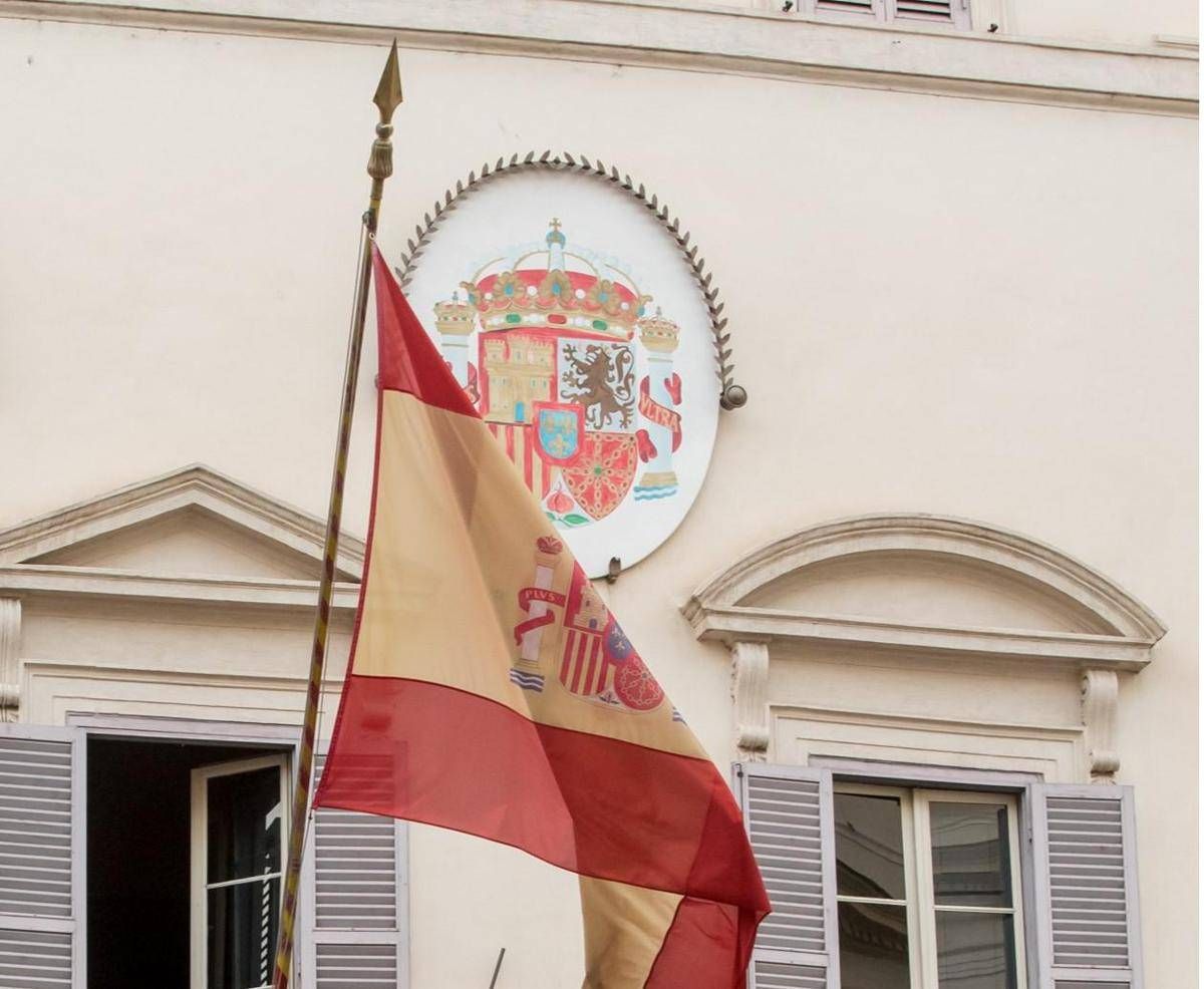 Spagna, Fontanone illuminato e centinaia di ospiti a Roma per la Festa nazionale in ambasciata -