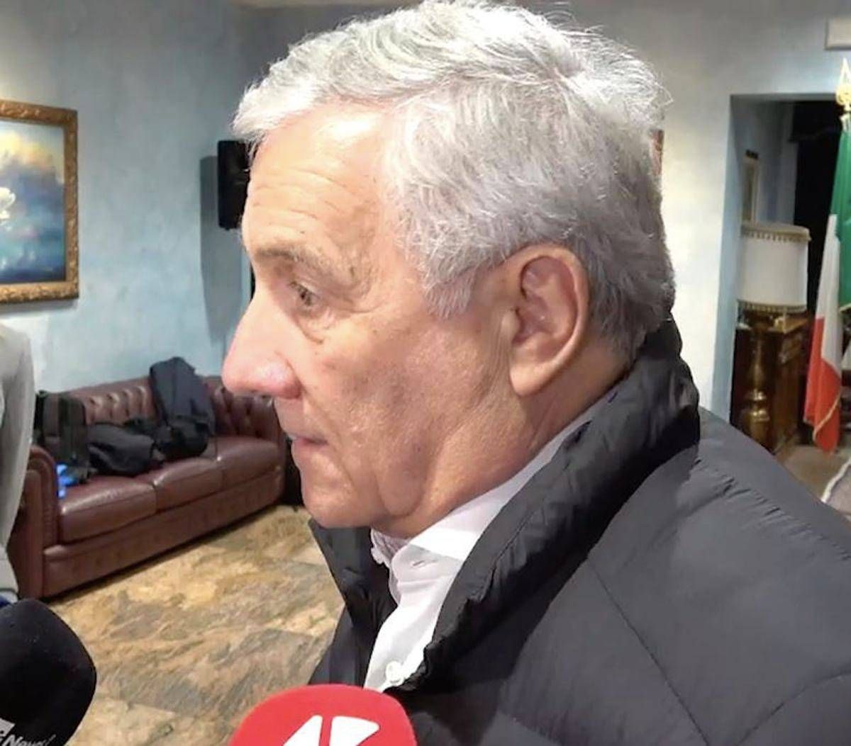 Studenti palestinesi arrivano a Ciampino per studiare negli atenei italiani, Tajani: "Formeremo la loro futura classe dirigente" - 