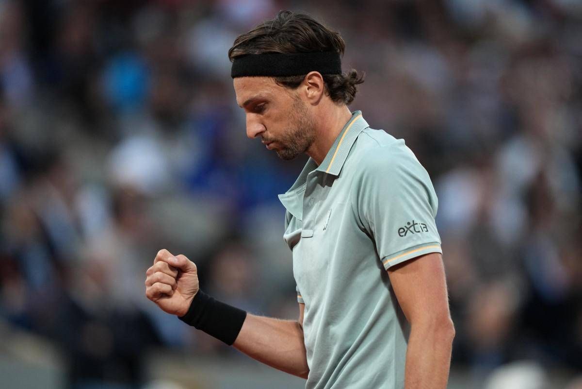 Finale tra cugini a Shanghai: Rinderknech batte Medvedev e raggiunge Vacherot - 