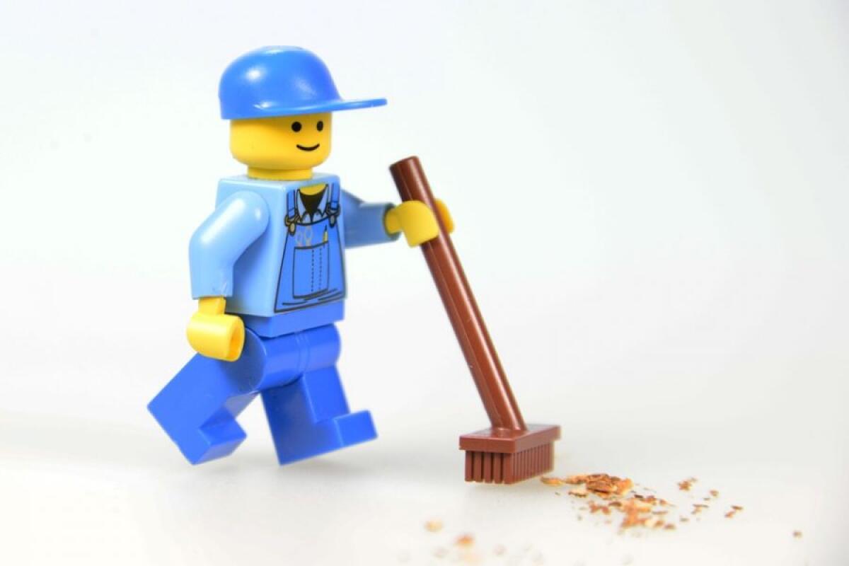 Minifigure Lego decapitate trovate in un cimitero di giocattoli | Ma chi ha davvero orchestrato questo traffico di furti? -