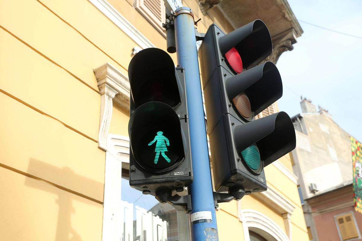 Il semaforo avrà 4 colori? Ecco perché servirà il bianco - 