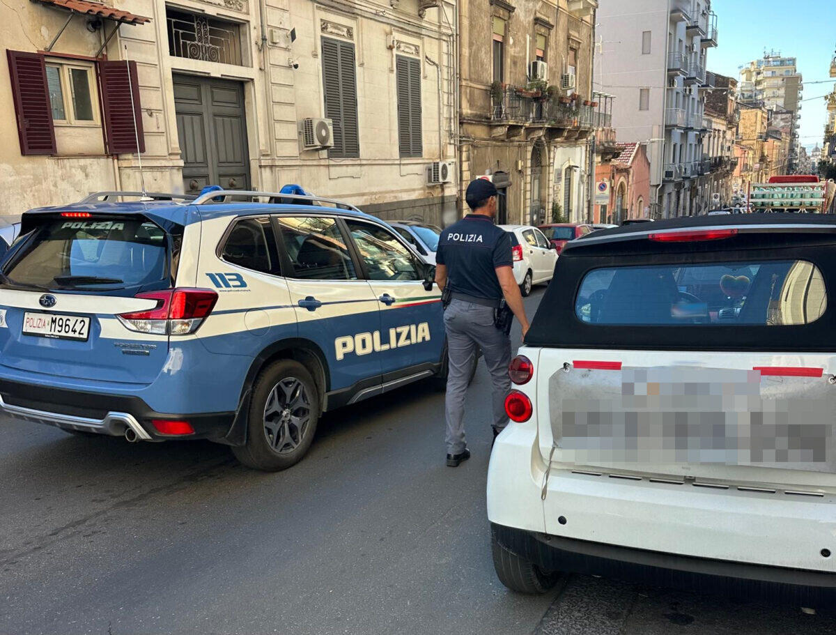 Polizia a Catania scopre 19 auto misteriose in sosta vietata | Ecco cosa nascondeva il quartiere! -