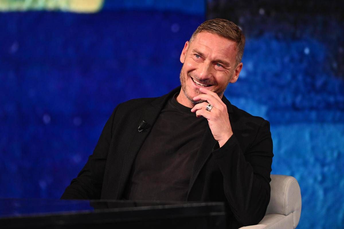 Roma, Totti 'sfotte' dopo i rigori sbagliati: "È uno scherzo? Non è mai successo" - 