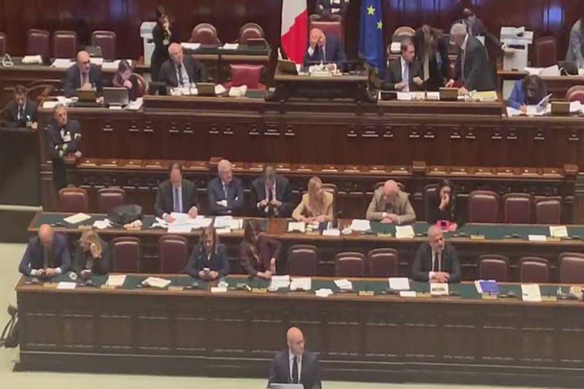 Meloni a Conte in aula: "Libro su di me? Me lo dia" -