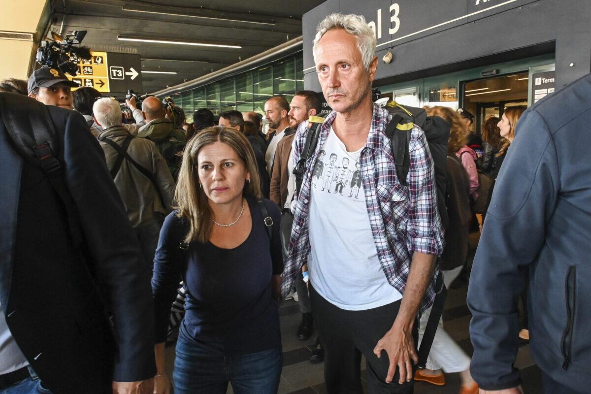 Fermati in un Hub Congelatore | La verità inquietante sulla gestione di Meloni durante l'abbordaggio della Flotilla! - 