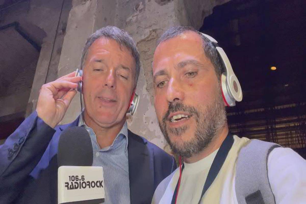 Karaoke per Renzi, l'ex premier canta 'Alice' di De Gregori con dedica al ministro Giuli - 