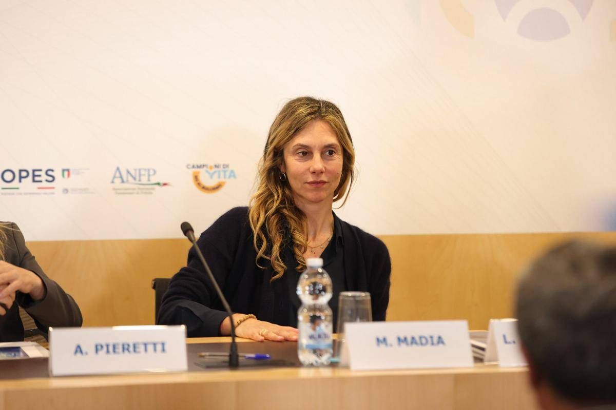 Bullismo, Madia: "Rapporto giovani con smartphone sempre più prematuro e incontrollato" -