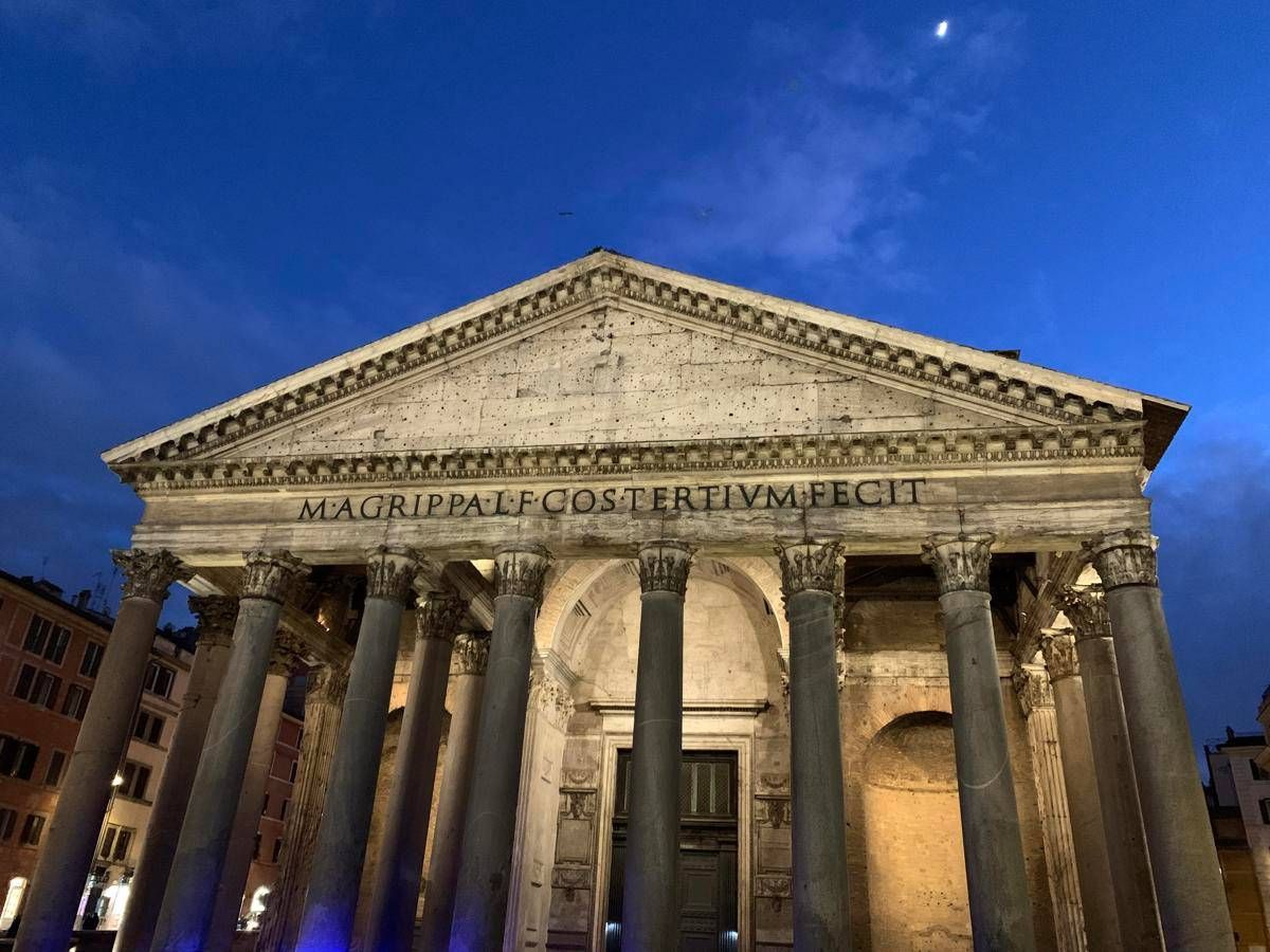 Cade dal muro del Pantheon, morto turista giapponese - 