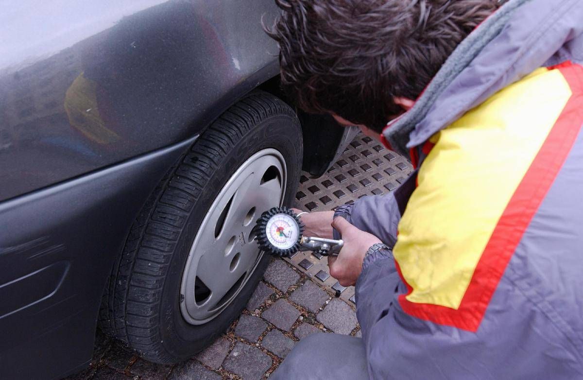 Auto, scatta il cambio gomme invernali 2025 ma occhio al fai da te - 