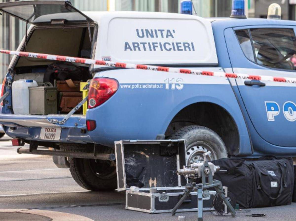 Spedisce pacco con una bomba all'agenzia di recupero crediti, 60enne indagato -