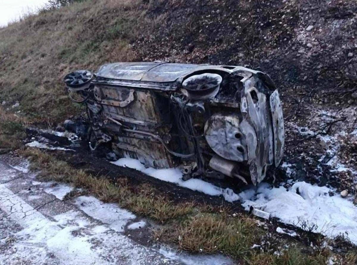 Verona, perde controllo per la velocità: auto si cappotta e prende fuoco - 