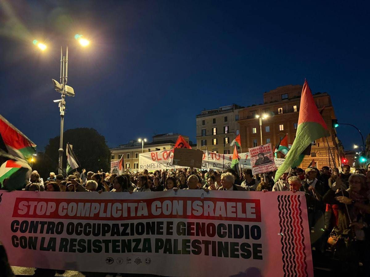 Gaza e Flotilla, manifestanti in piazza: "Stop complicità del governo con Israele" - 