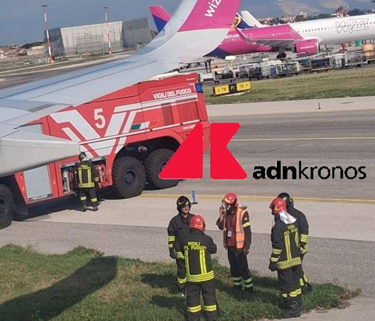 Volo Sharm-Roma, fumo sull'aereo: atterraggio d'emergenza a Napoli -
