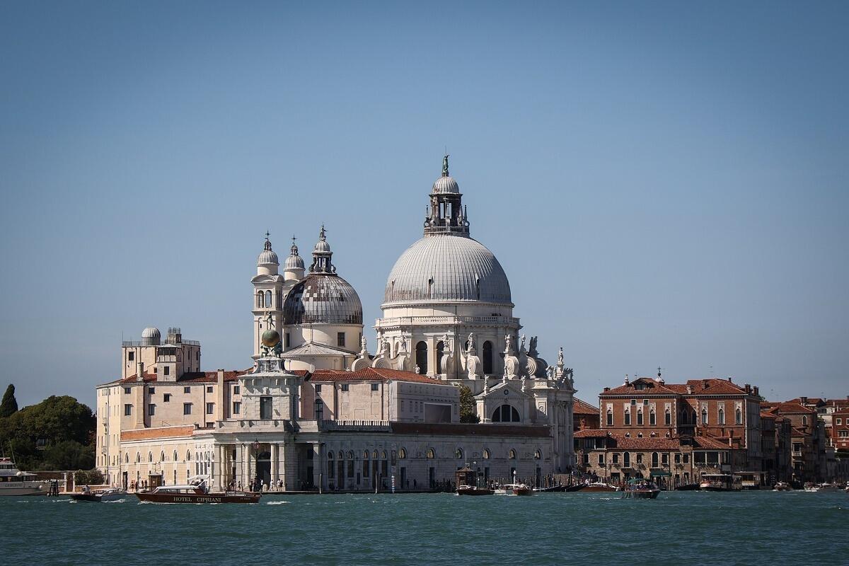 Venezia rischia di diventare una Disneyland | Tu cosa faresti per salvare la tradizione culturale? -