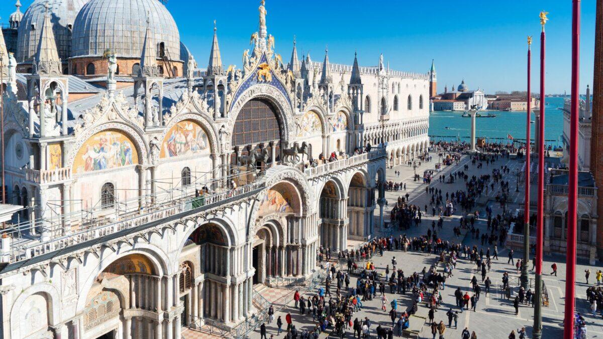 Il turismo culturale in crisi | Come riscrivere il futuro delle città d'arte? -