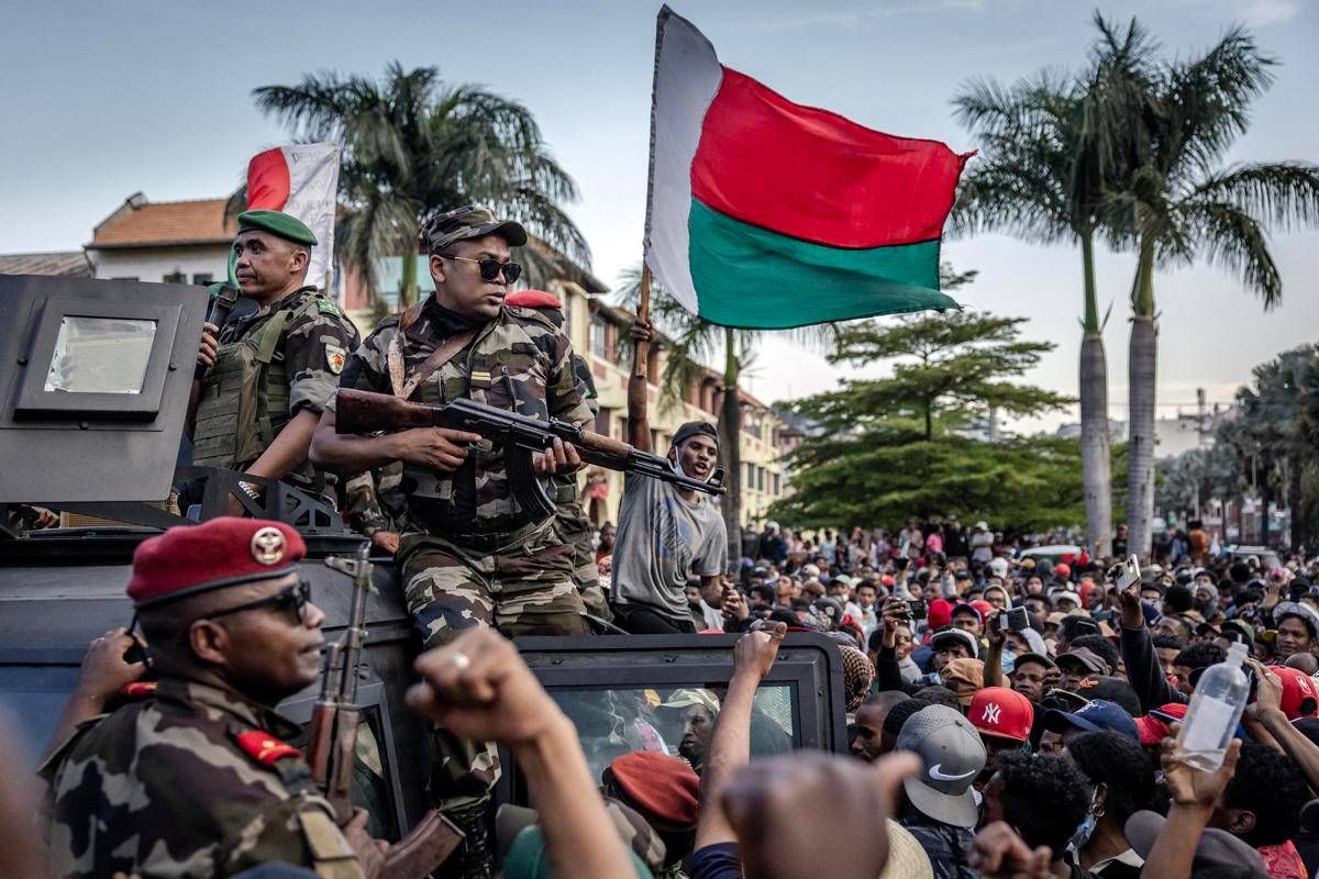 Madagascar, esercito si schiera con le proteste. Il presidente: "Tentativo di golpe" - 